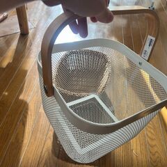 【引越しのためお譲りします】IKEA 白バスケット＋ウッドバスケットセットの画像