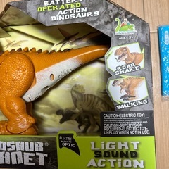 動く　歩く　恐竜　おもちゃ　男の子の画像