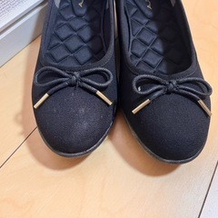 リボン付きフラットシューズ黒 Mサイズの画像