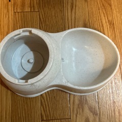 【引取り限定】Amazonベーシック ペット用 自動給水器 重力式 Sサイズ 小 3.8 L グレーの画像