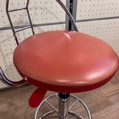 赤い丸いすの画像