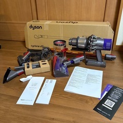 2024年製　Dyson ダイソン V10 Fluffy SV12 掃除機　家電の画像