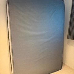 ダブルベッド　フレーム付きマットレスの画像