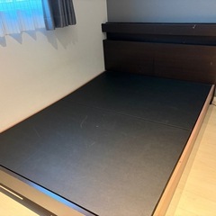 ダブルベッド　フレーム付きマットレスの画像