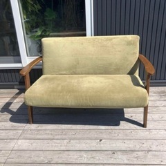 北欧レトロ 木製フレーム 二人掛けモケットソファー アームチェア モスグリーンの画像