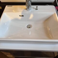 未使用 タカラスタンダード 洗面化粧台 ウィット Wit フラットカウンター 間口 60cm 600mm 扉タイプ 人造大理石 2面鏡の画像