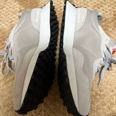 ニューバランススニーカーの画像