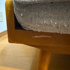 2人掛けソファ 50円！木フレーム／まだ使えます／引き取り希望の画像