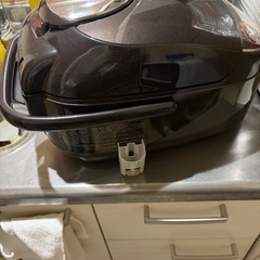 象印　炊飯器5.5号　NP-ZC10の画像