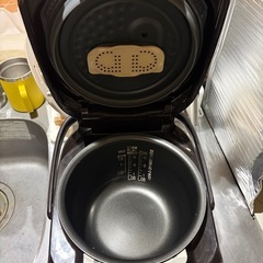 象印　炊飯器5.5号　NP-ZC10の画像