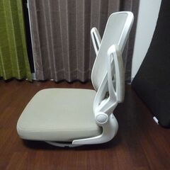 Amazon１万２０００円ぐらいの品　回転オフィス座椅子の画像