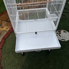 鳥カゴキャスターつきの画像