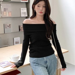 🧚🏻オフショルブラックニットの画像