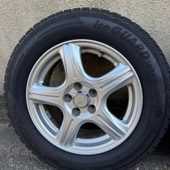 プリウス　タイヤホイールの画像