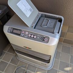 大容量タンク！石油ファンヒーター9畳【動作確認済】の画像
