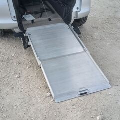 トヨタラクティス車椅子移動車、ウェルキャブの画像