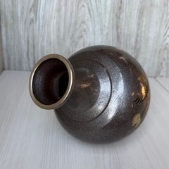金彩入りの壺の画像