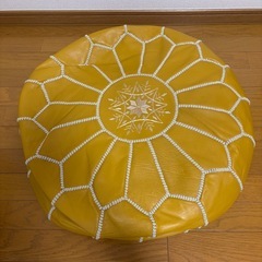 びっくりカーテン　山羊皮プフ　マスタードの画像