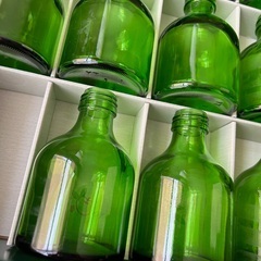ガラス空き瓶 14本セット（緑）の画像