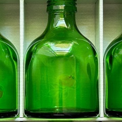 ガラス空き瓶 14本セット（緑）の画像