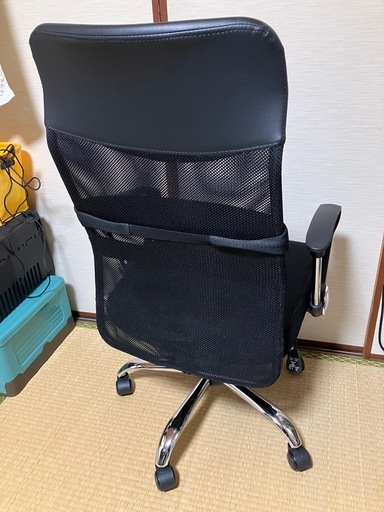 《ほとんど未使用ピッカピカの椅子》