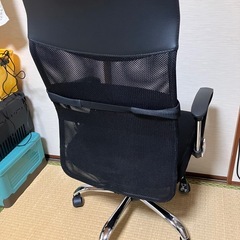 《ほとんど未使用ピッカピカの椅子》の画像