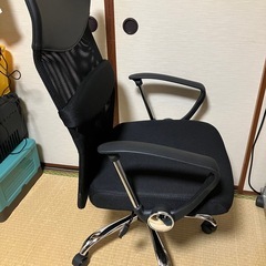 《ほとんど未使用ピッカピカの椅子》の画像