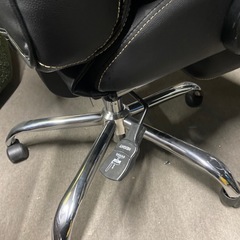 昇降式オフィスチェア　ブラック　レザーの画像