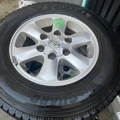 【受け渡し予定者決まりました】ハイエース中古スタッドレスタイヤ の画像