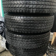 【受け渡し予定者決まりました】ハイエース中古スタッドレスタイヤ の画像