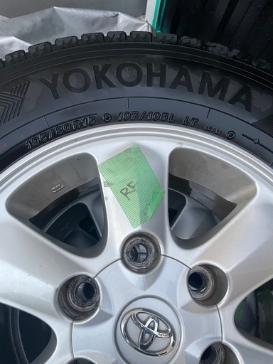【受け渡し予定者決まりました】ハイエース中古スタッドレスタイヤ 