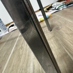 ガラス天板のテーブルの画像