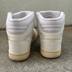 adidas ハイカットシューズの画像