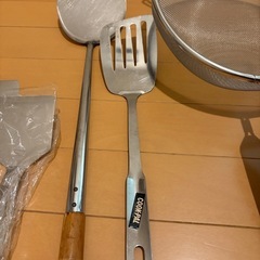 業務サイズ飲食店や大人数　調理器一式、片手ザル、オタマ、ヘラ、ターナーの画像