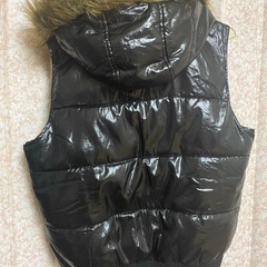 ダウンベスト⚠️右ポケット破損の画像