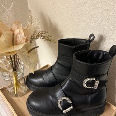 黒い合皮ブーツの画像