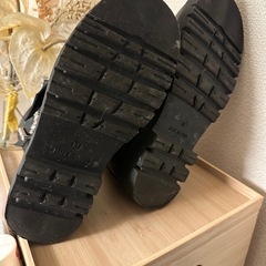 黒い合皮ブーツの画像