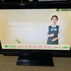 テレビ22インチとテレビ台の画像