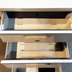中古【ノーブランド、ビジネス(机)スチールデスク】幅106×高さ74×奥行73cm 取りに来れる方にさしあげます。の画像