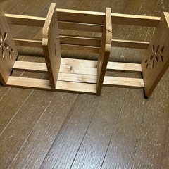 ハンドメイド木製ブックスタンドの画像