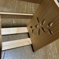 ハンドメイド木製ブックスタンドの画像