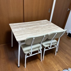 ダイニングテーブル 椅子2個の画像