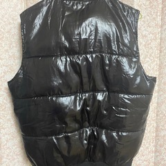 ダウンベスト⚠️右ポケット破損の画像