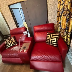 電動ソファー、テーブルセットの画像