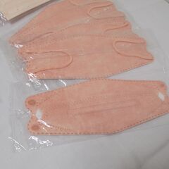 未開封マスク　６色セット　３８枚ぐらい　【非対面取引です】の画像