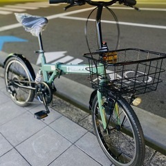 20インチ 折りたたみ自転車。6段変速付き。サスペンション付きなので、お尻に優しいです。人気のオリーブグリーン。防犯登録込みなので、そのまま加入して乗ることができるので手間要らずですの画像