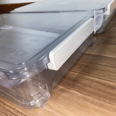 A4サイズの蓋付き収納ケース 2つの画像