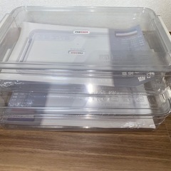 A4サイズの蓋付き収納ケース 2つの画像