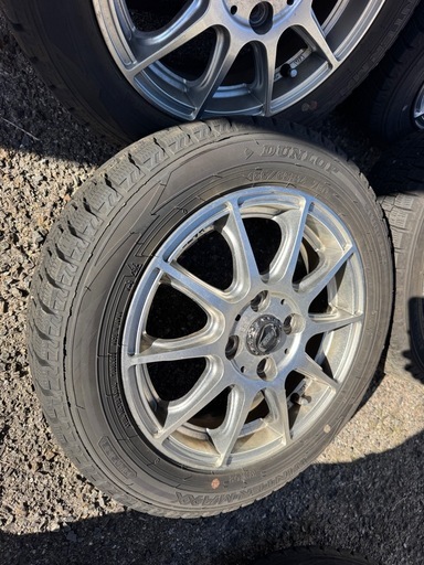 軽自動車‼️スタッドレスタイヤ‼️2021年製‼️バリ山‼️ダンロップ‼️155/65R 14