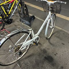 【リサイクルショップどりーむ荒田店】No.600　22632K　白　ギア6速　LEDライト付き　カゴ付きの画像